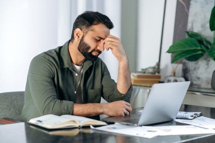 派遣の契約を途中で辞めることはできる？辞めさせてくれない時は？